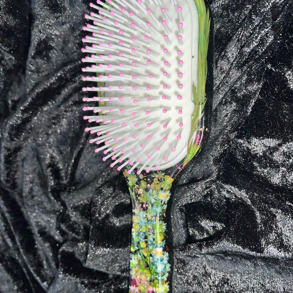 CUSTOM HANDMADE BRUSH WITH REAL FLOWERS